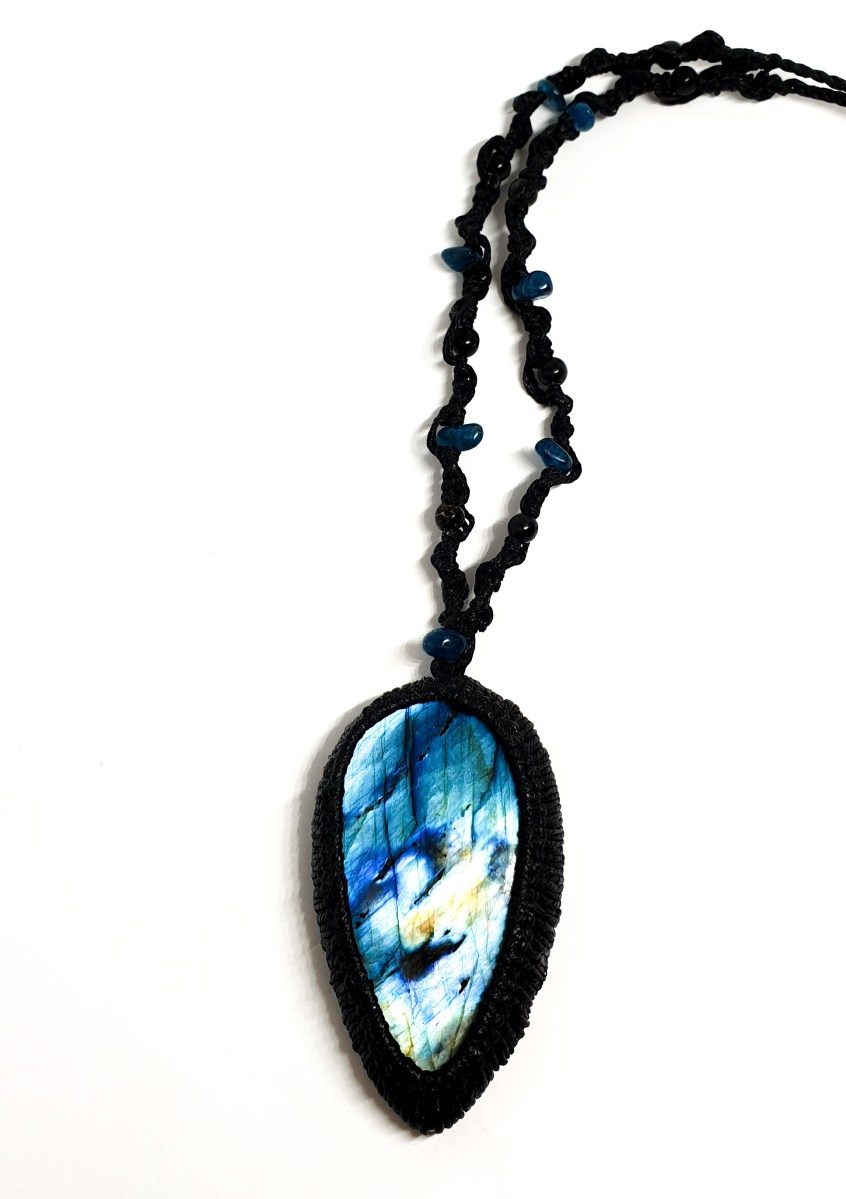 שרשרת לברדורייט אש ומקרמה