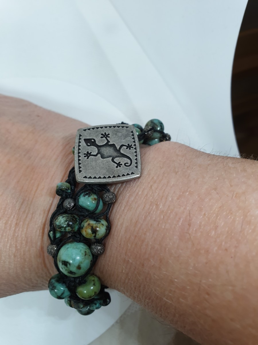 צמיד חרוזי טורקיז ומקרמה