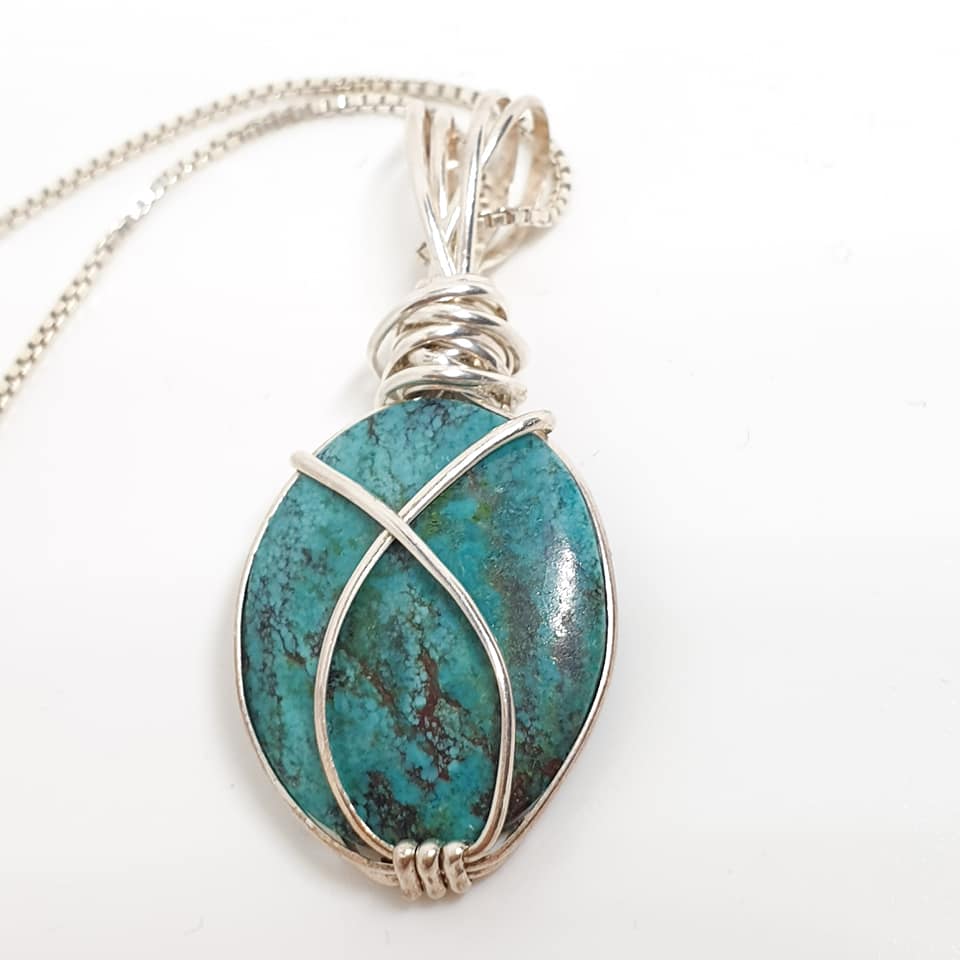 תליון אבן טורקיז טיבטי עם כסף סטרלינג. נמכר.
