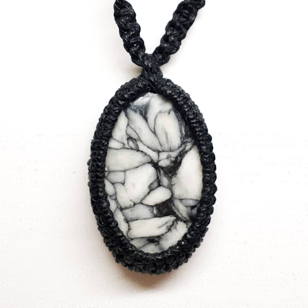 שרשרת אבן פינולייט נדירה ומקרמה