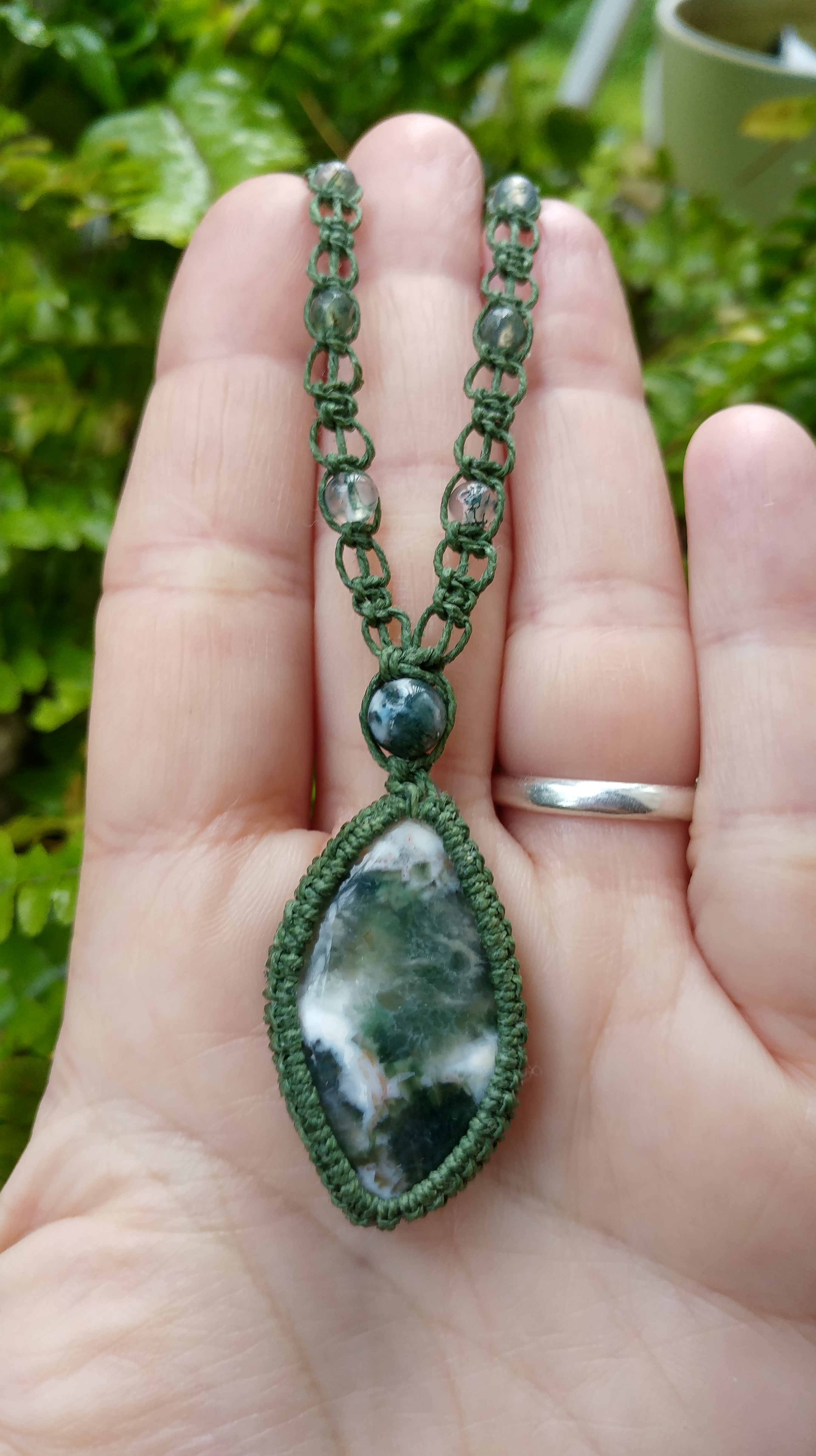 תליון אבן ירוקה לבנה מוס אגת