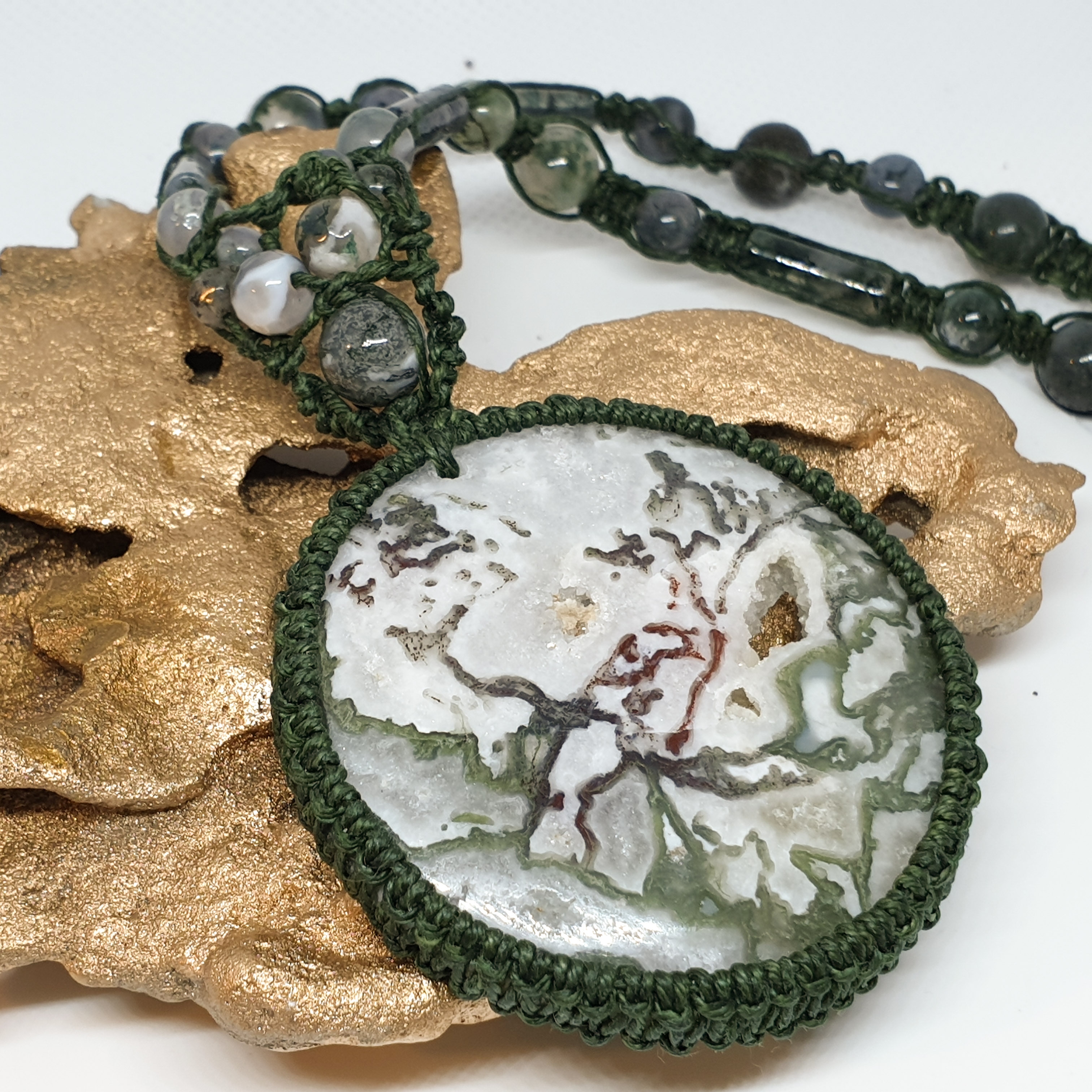 תליון אבן ירוקה לבנה מוס אגת