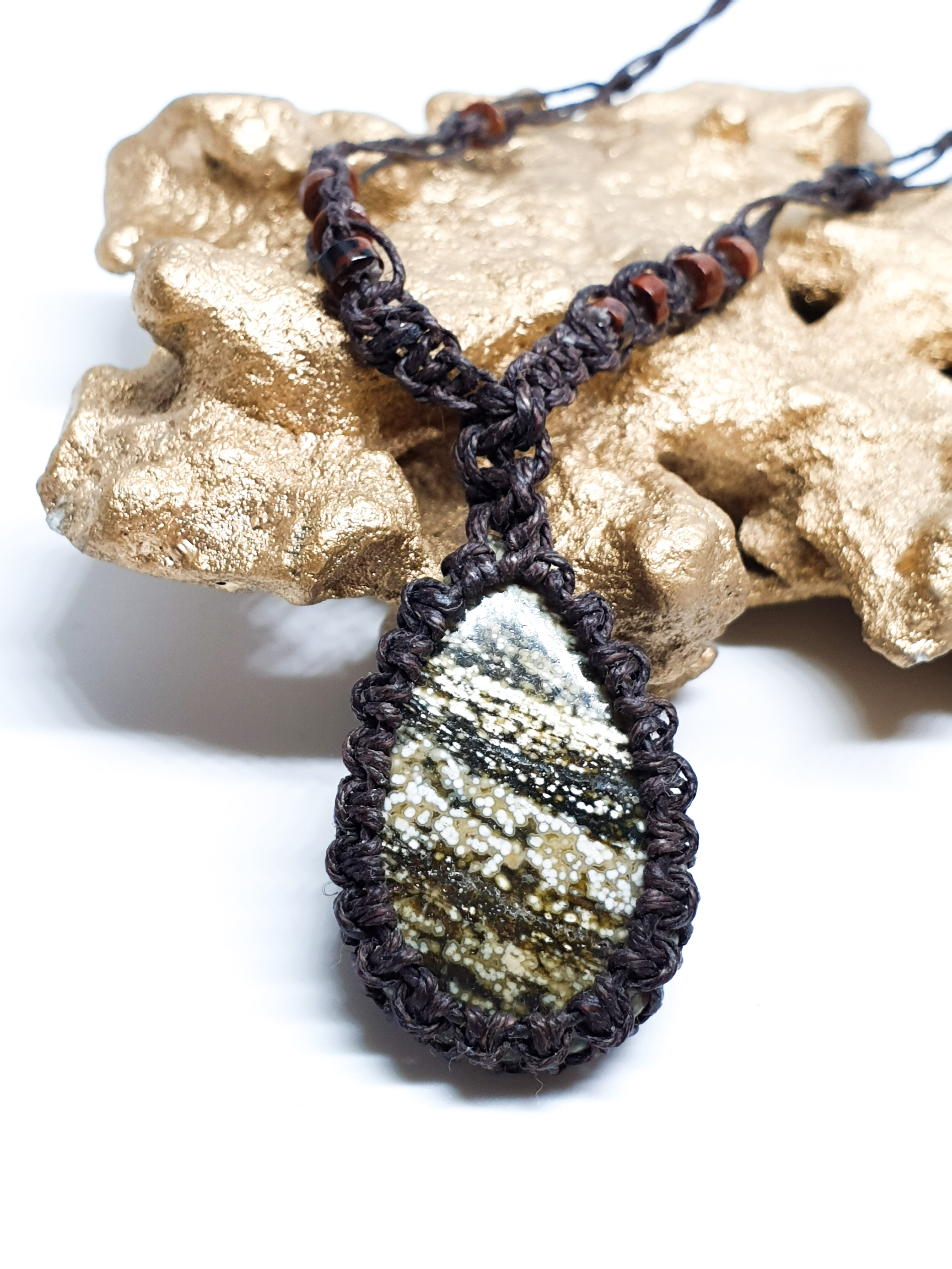 שרשרת אבן ירוקה אושן ג'ספר מקרמה