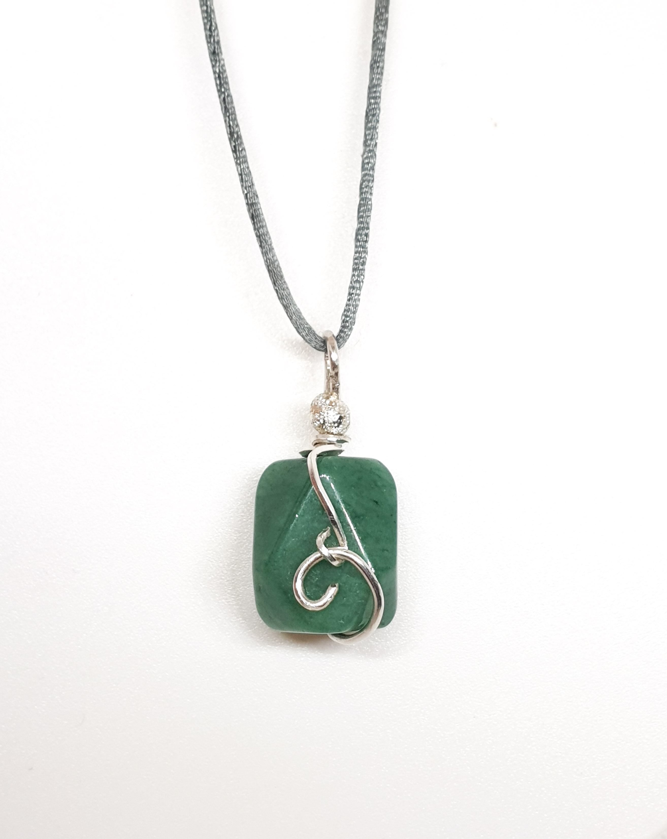 שרשרת אבן ירוקה אוונטורין תליון כסף קטן